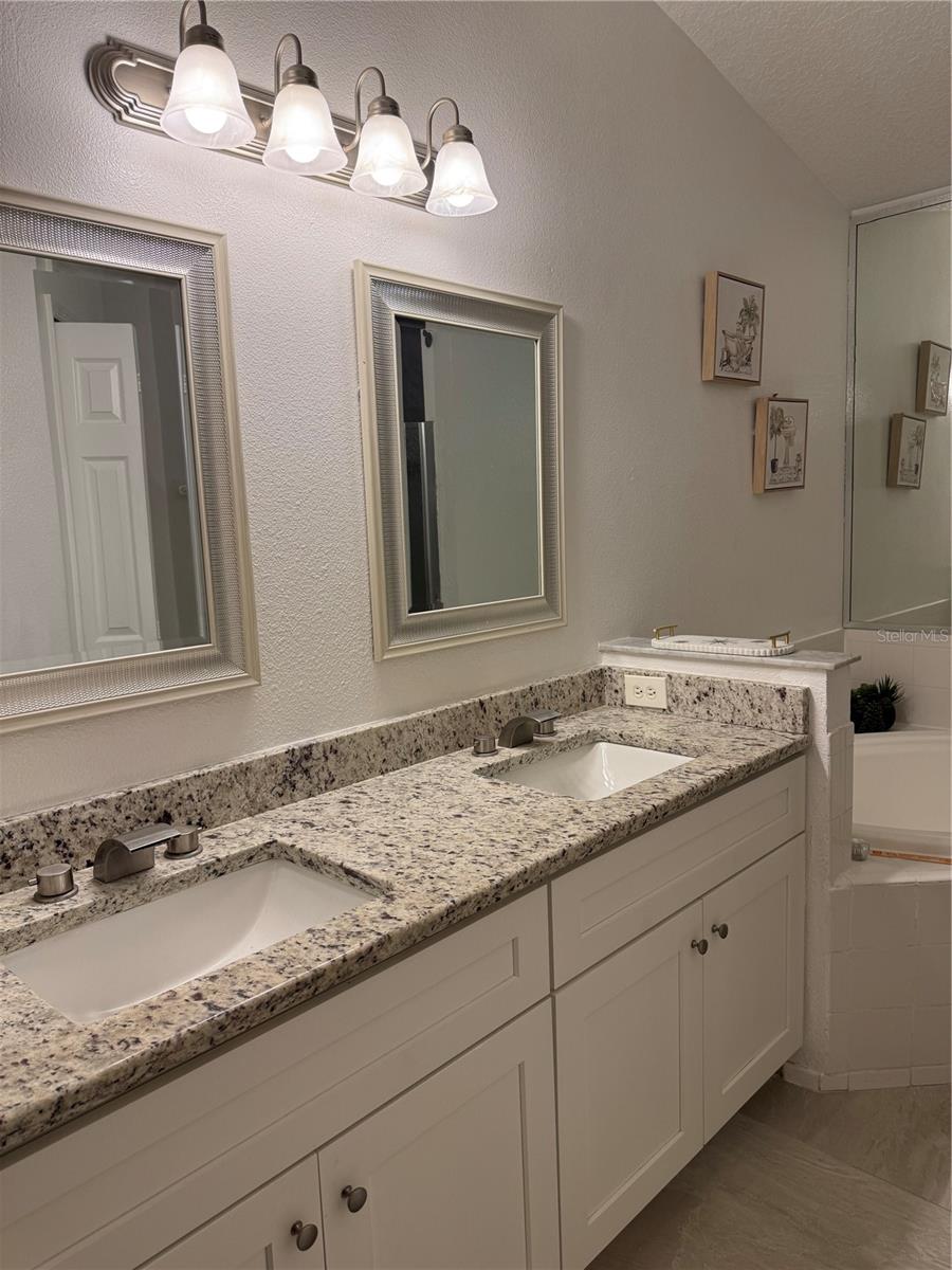 Image 16 of 19 For 5133 Luna Negra Drive