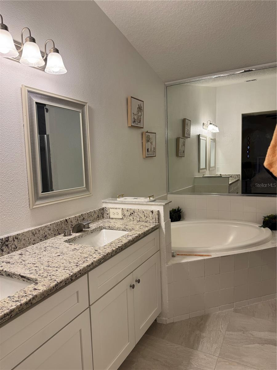 Image 18 of 19 For 5133 Luna Negra Drive