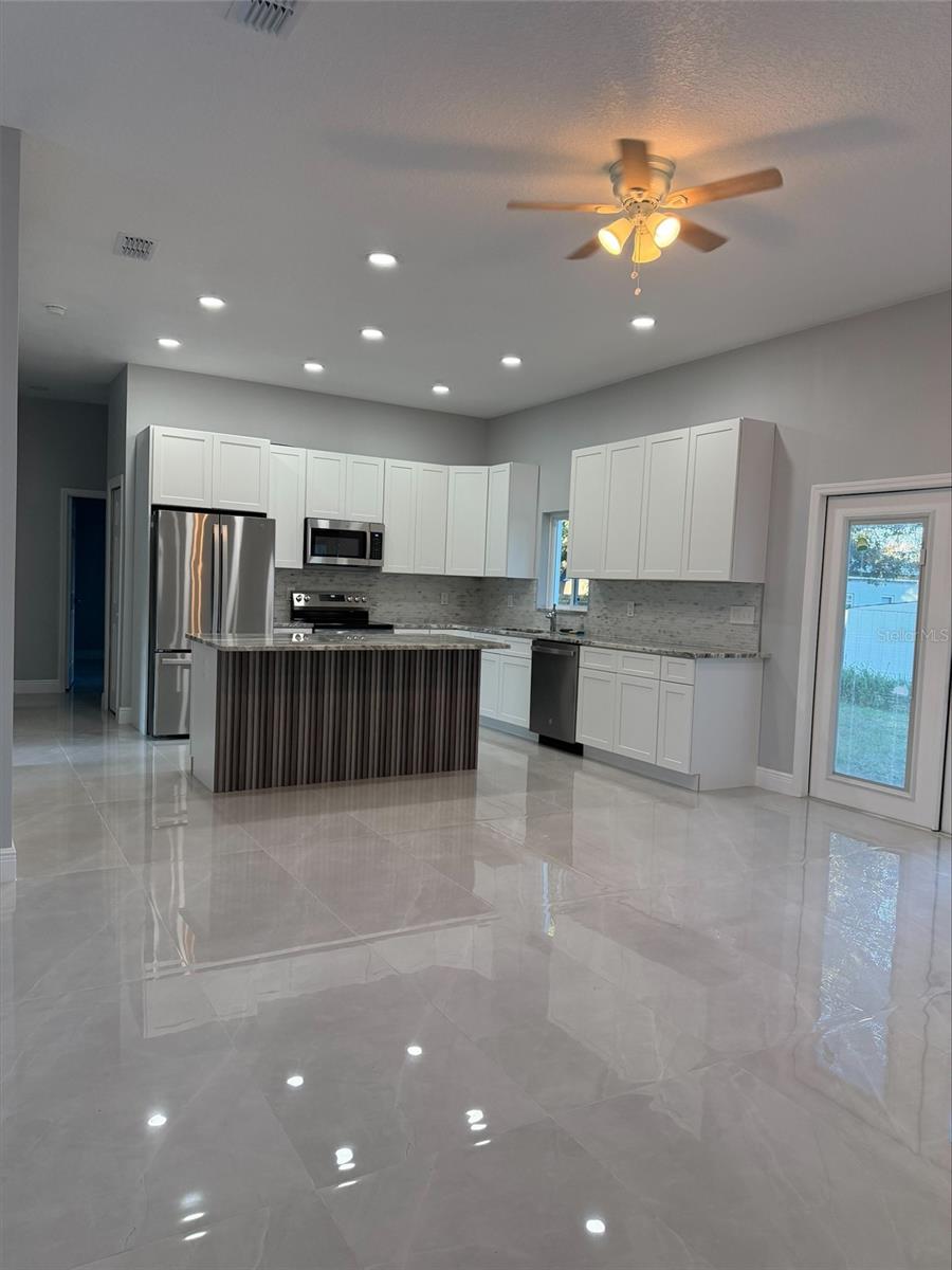 Image 2 of 7 For 1127 Lindsay Way