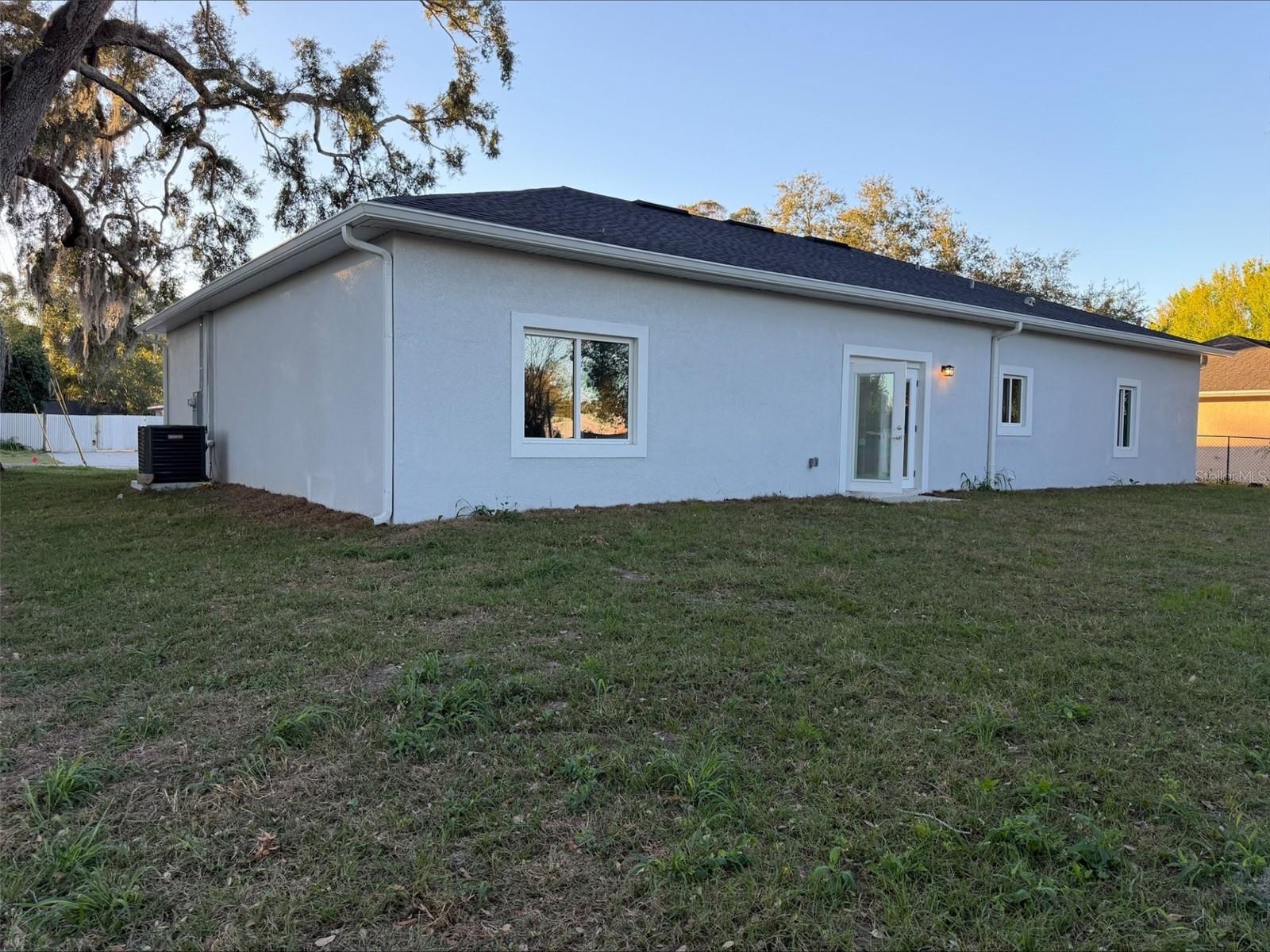 Image 7 of 7 For 1127 Lindsay Way