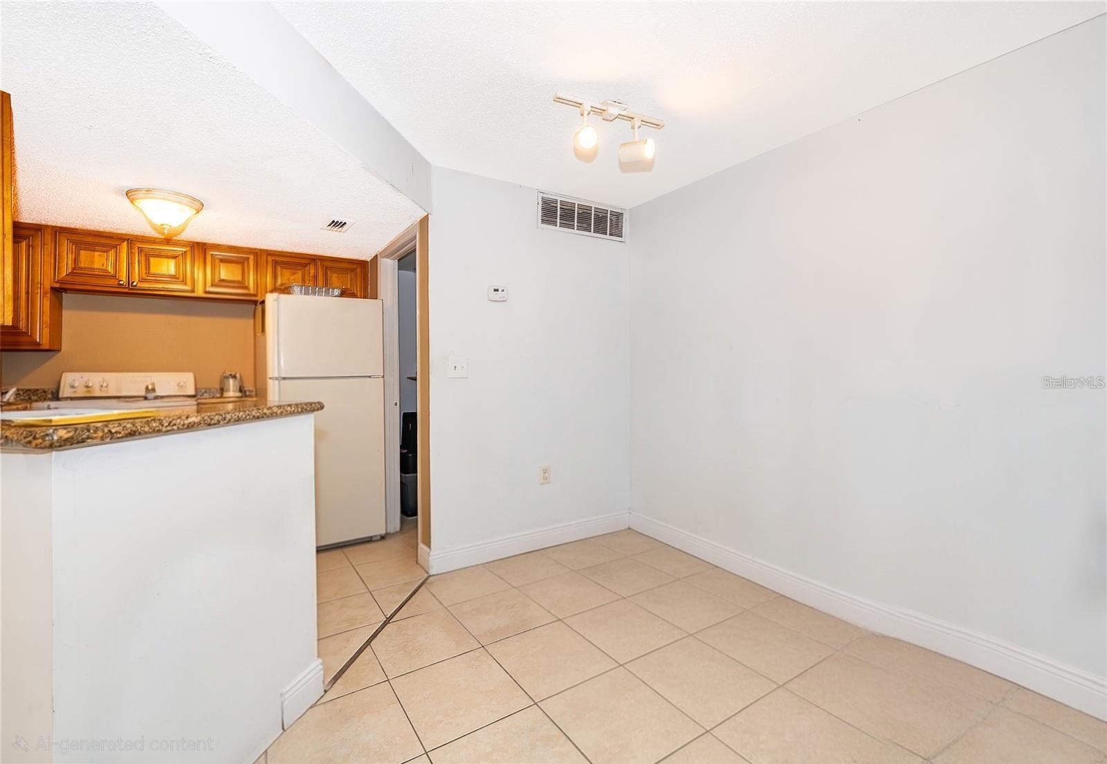 Image 5 of 17 For 1940 Lake Atriums Circle 90