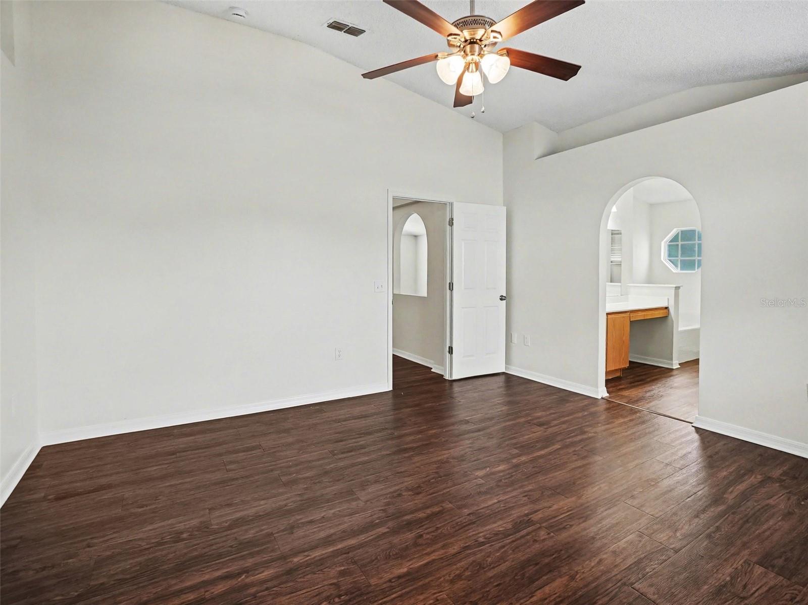 Image 16 of 27 For 16019 Horizon Court