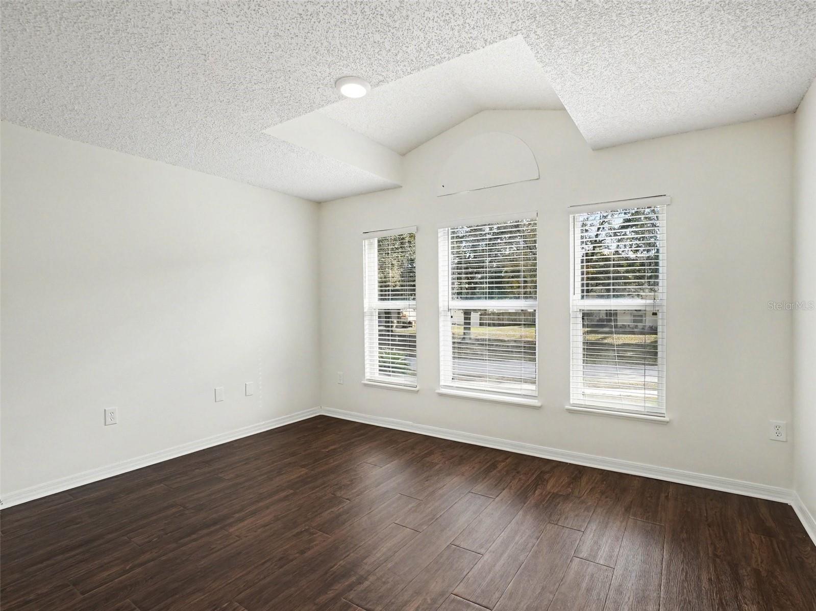 Image 20 of 27 For 16019 Horizon Court