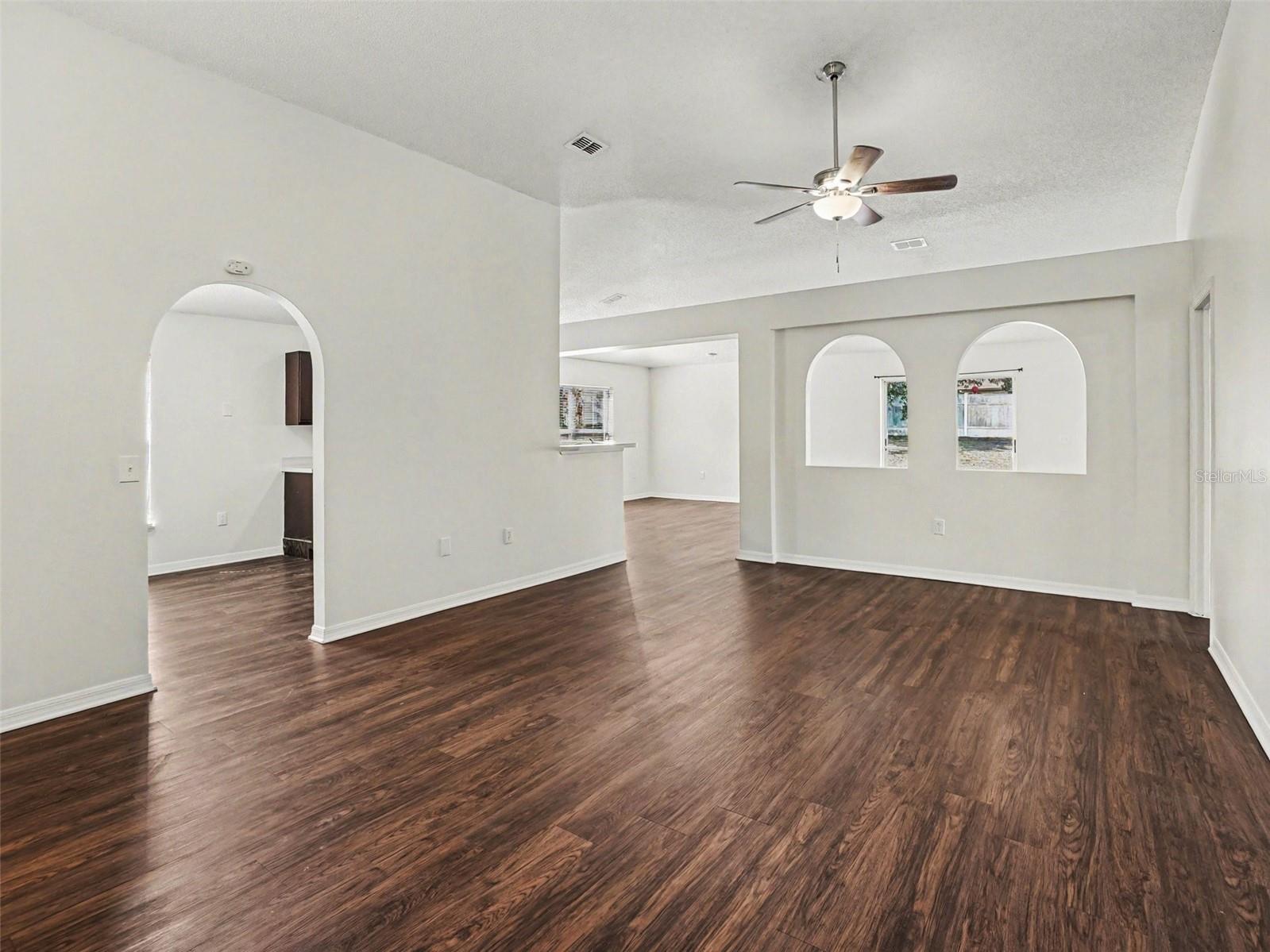 Image 3 of 27 For 16019 Horizon Court