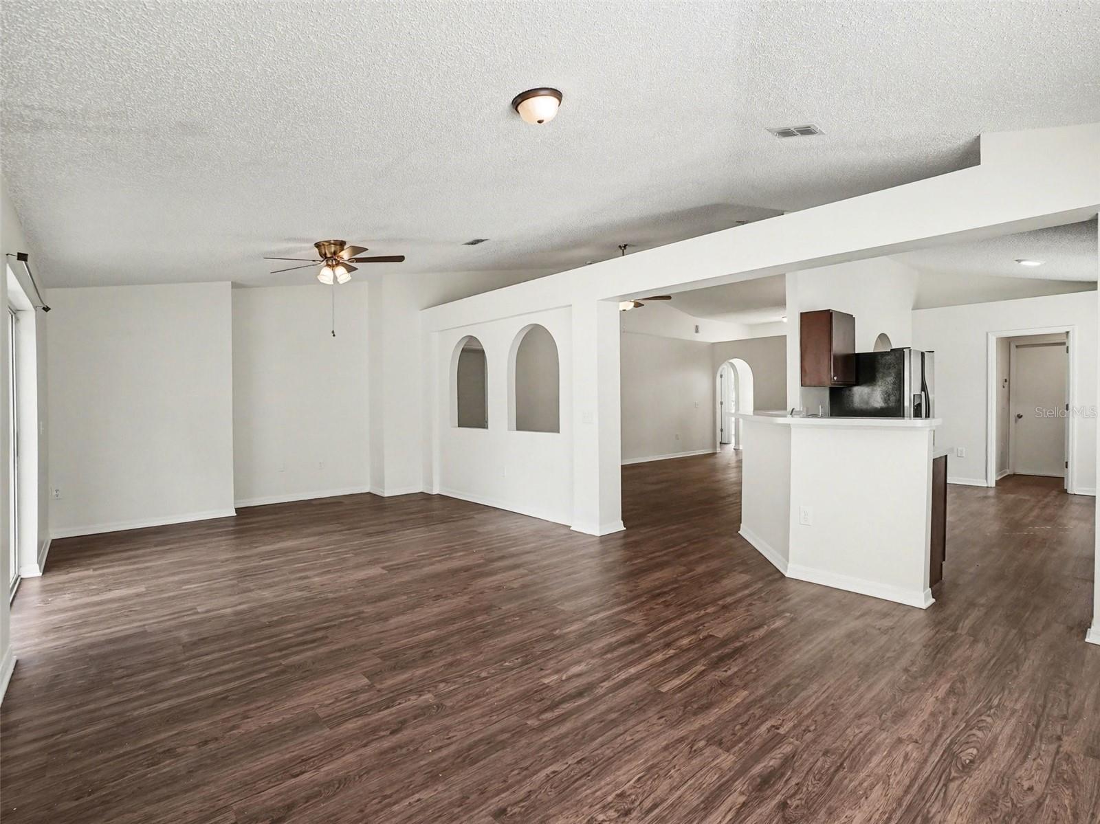 Image 4 of 27 For 16019 Horizon Court