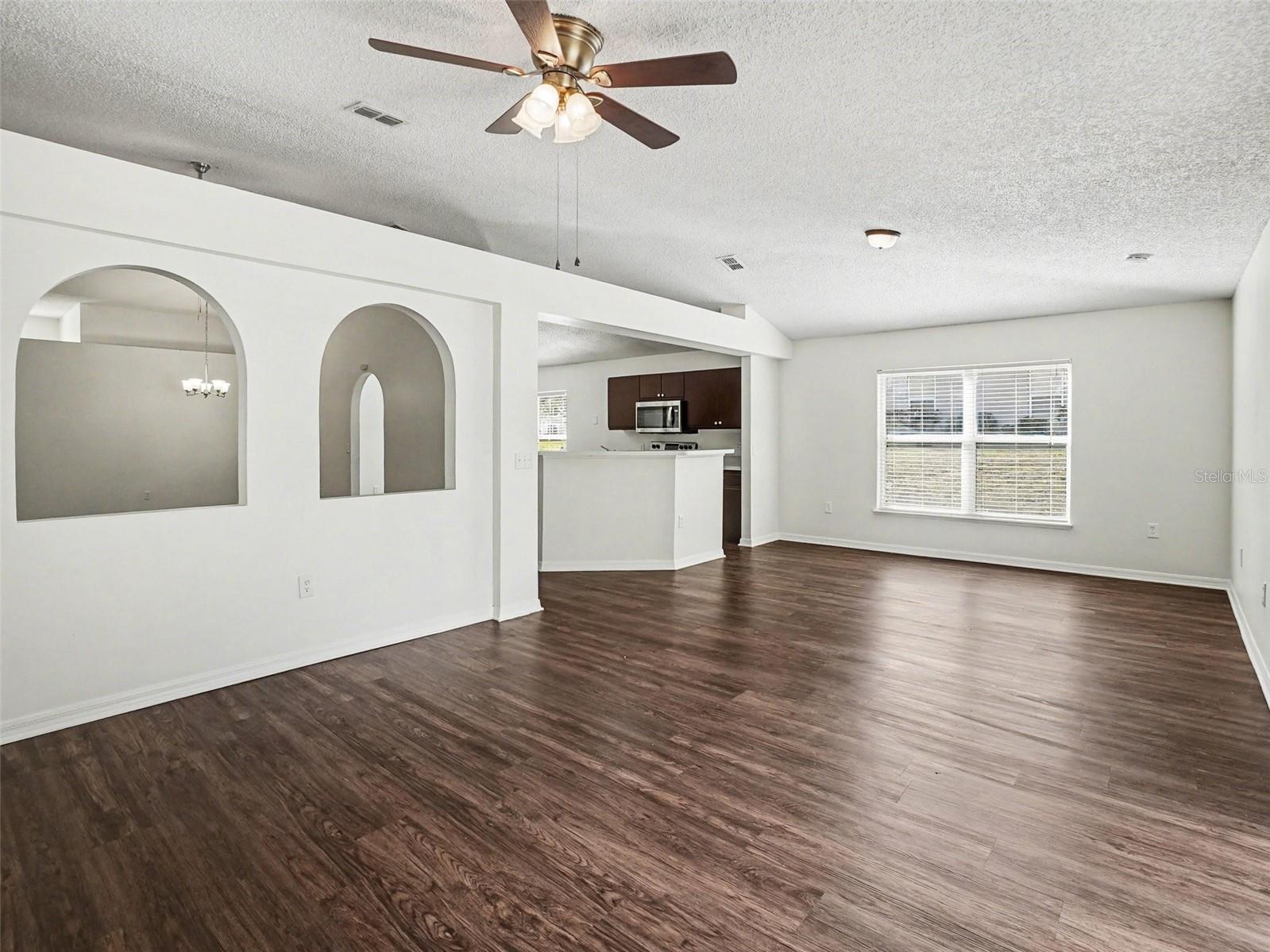 Image 5 of 27 For 16019 Horizon Court