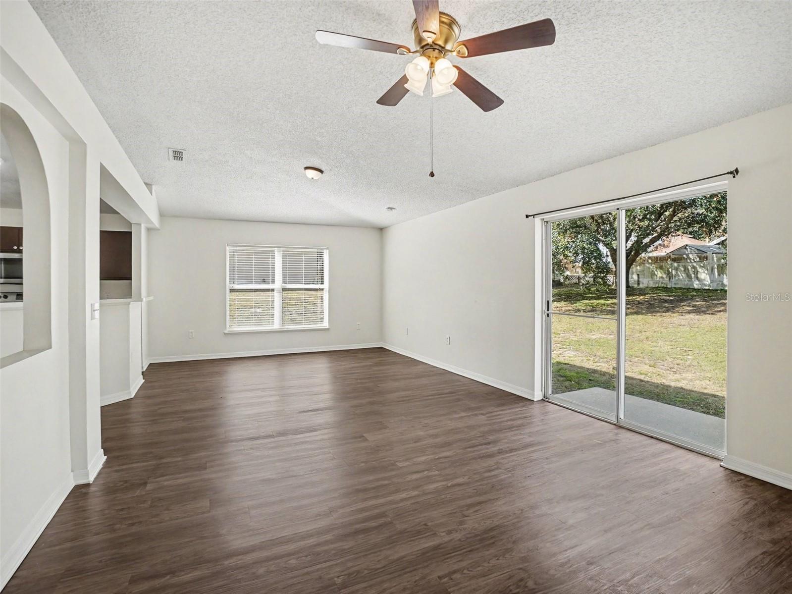 Image 6 of 27 For 16019 Horizon Court