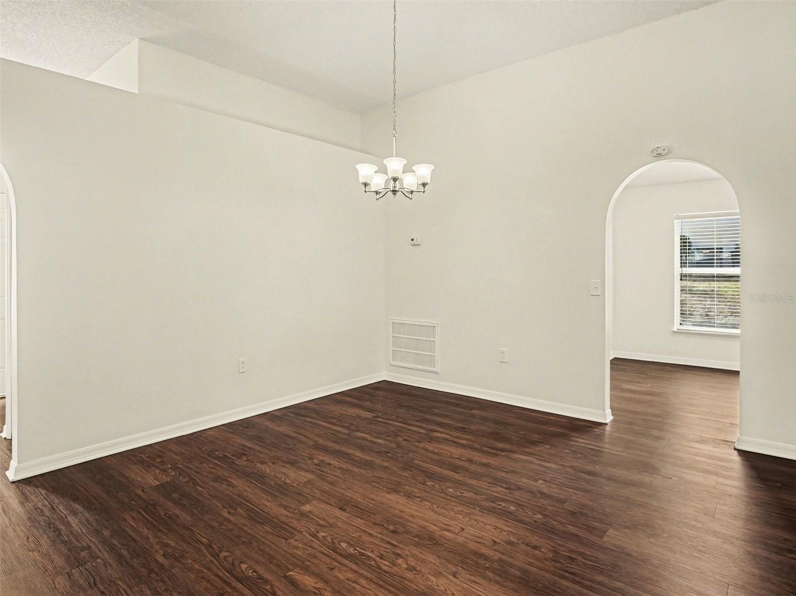 Image 8 of 27 For 16019 Horizon Court