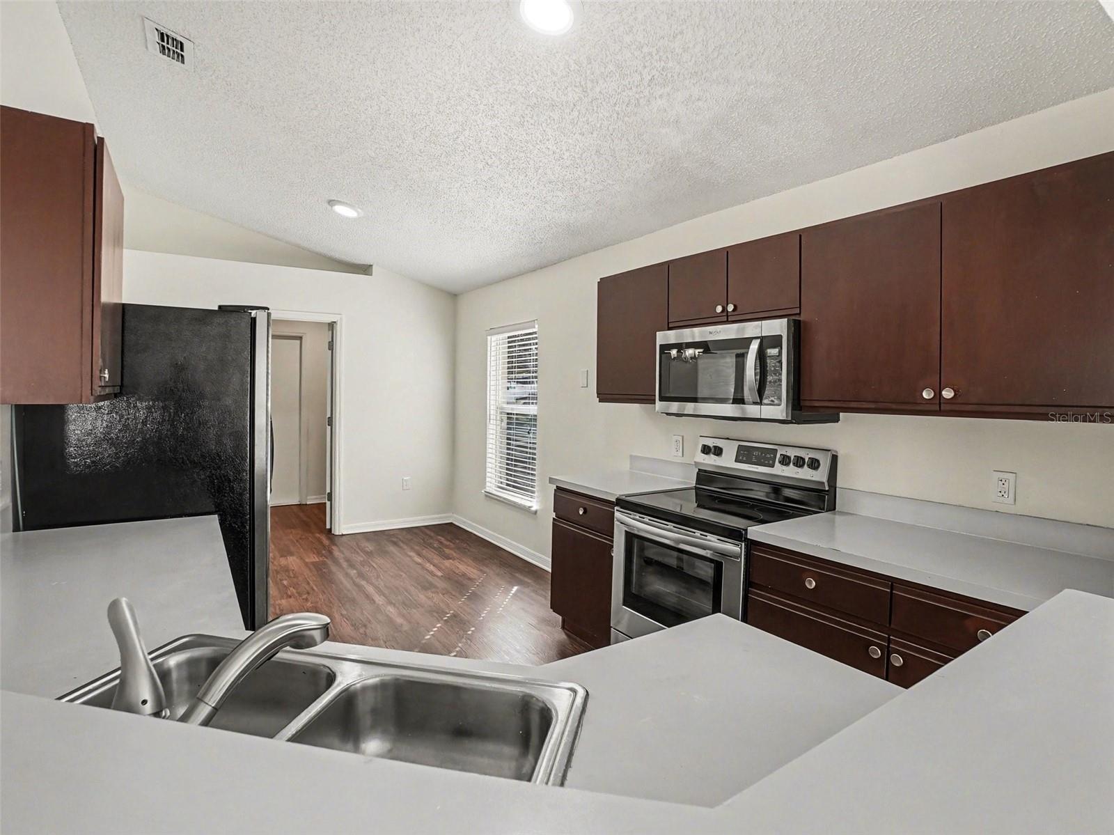 Image 9 of 27 For 16019 Horizon Court