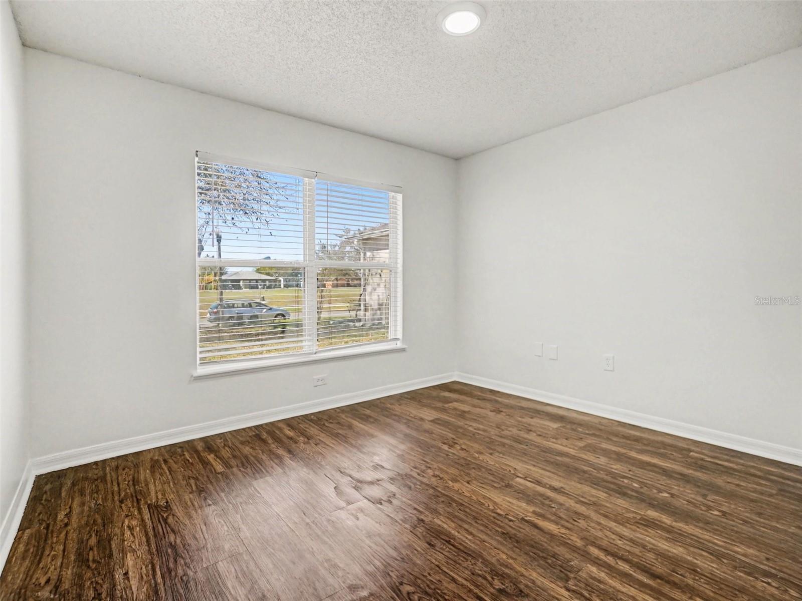 Image 12 of 16 For 375 Regal Downs Circle