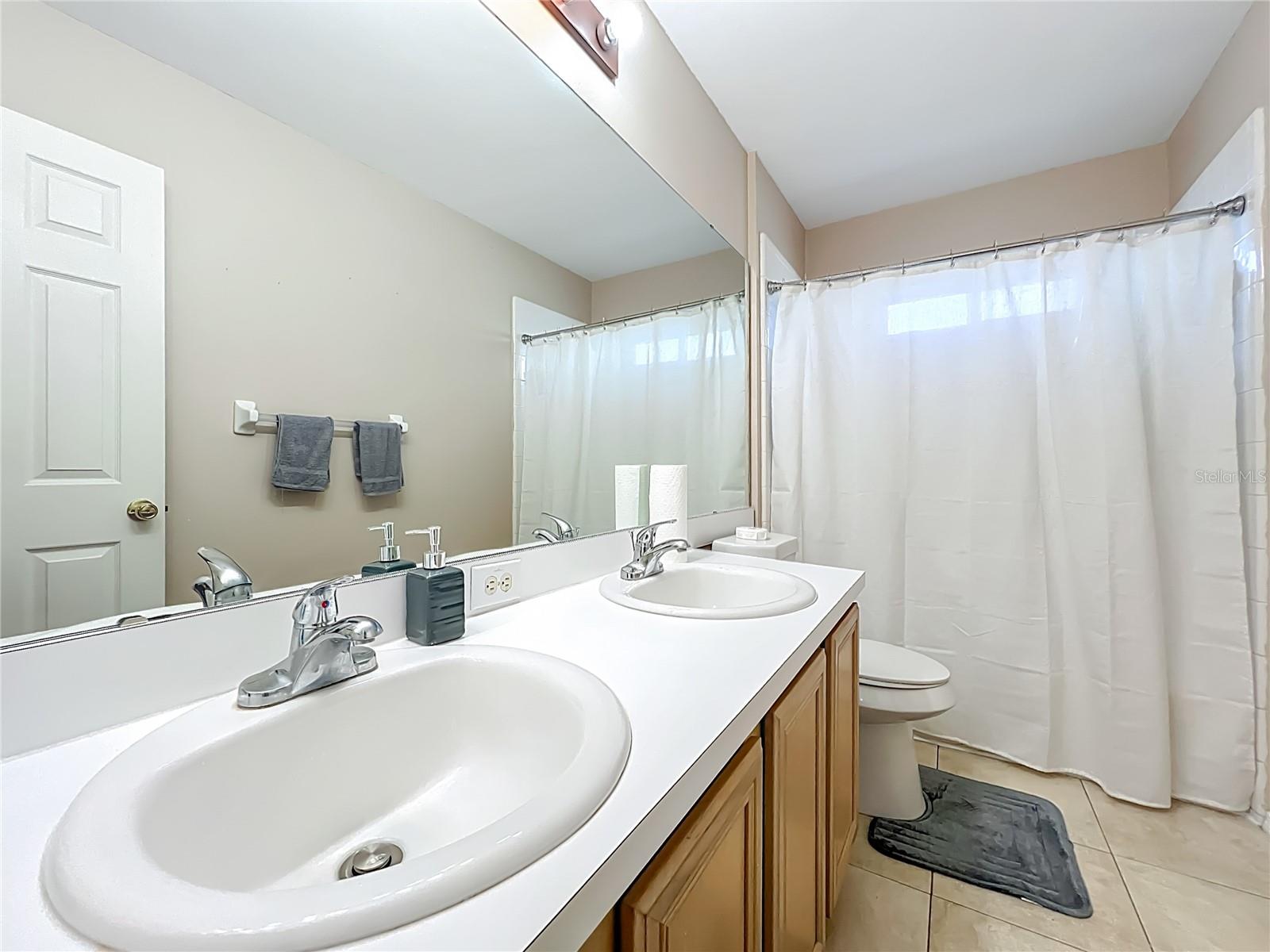 Image 33 of 55 For 15000 Lake Azure Drive