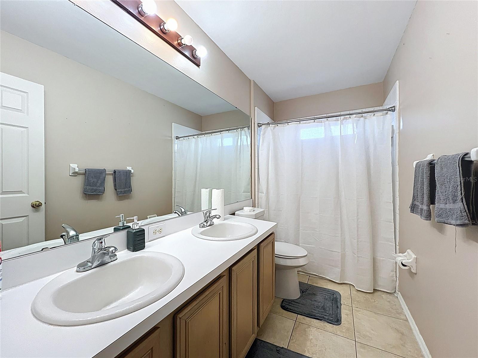 Image 34 of 55 For 15000 Lake Azure Drive