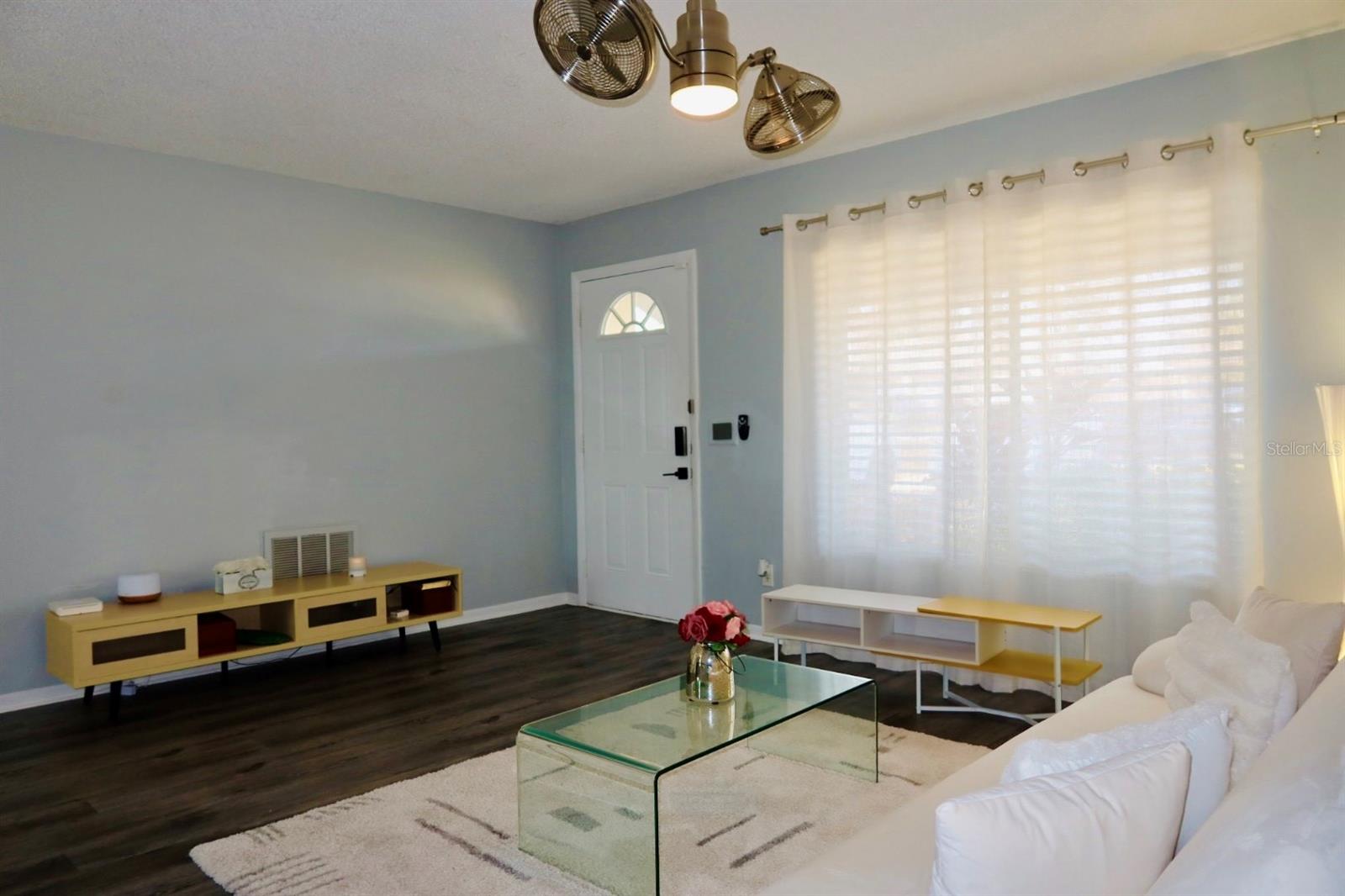 Image 10 of 23 For 2357 Kerridale Street