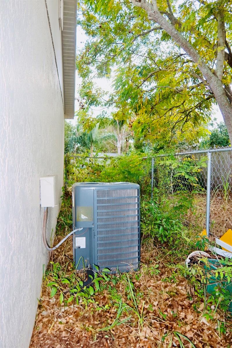 Image 22 of 23 For 2357 Kerridale Street