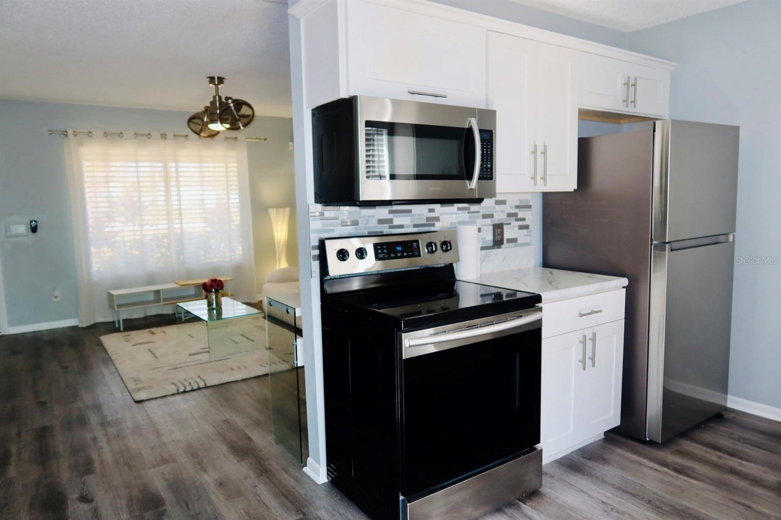 Image 3 of 23 For 2357 Kerridale Street