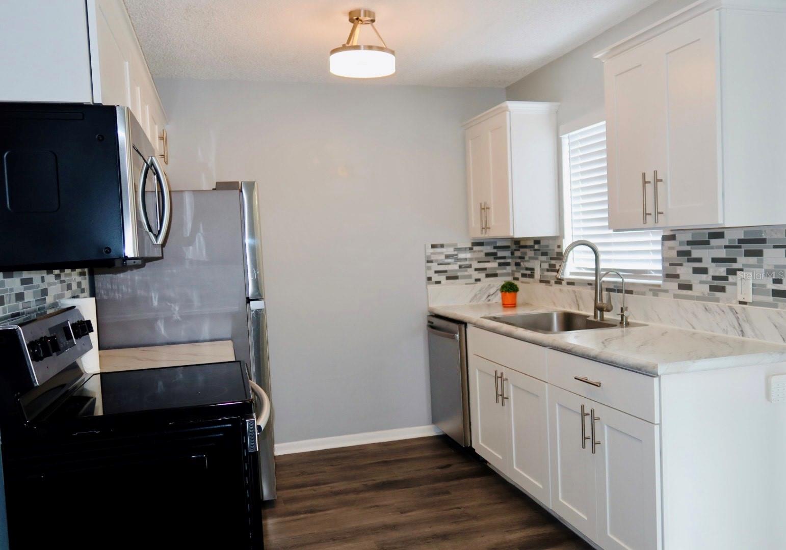 Image 4 of 23 For 2357 Kerridale Street