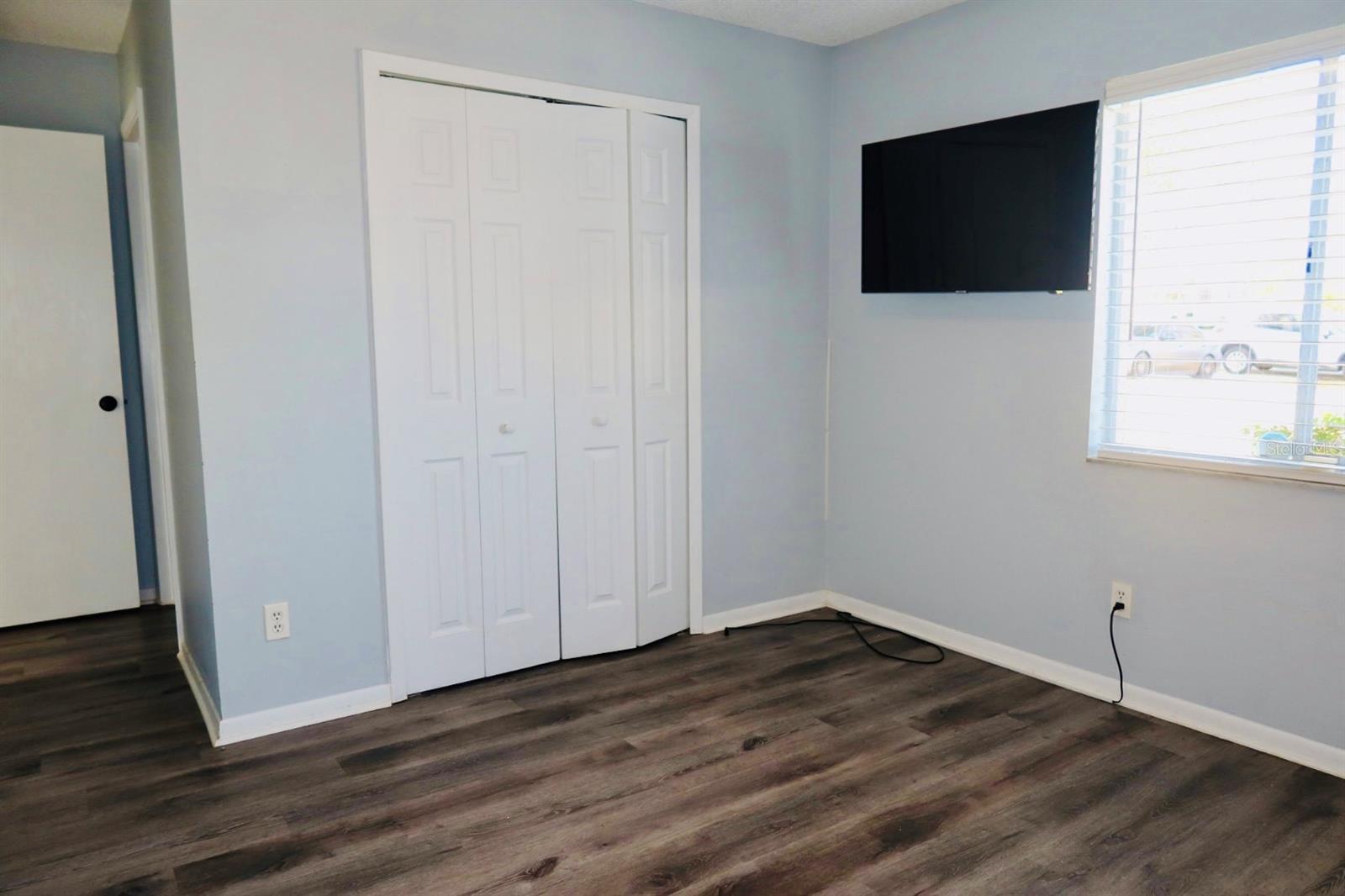 Image 8 of 23 For 2357 Kerridale Street