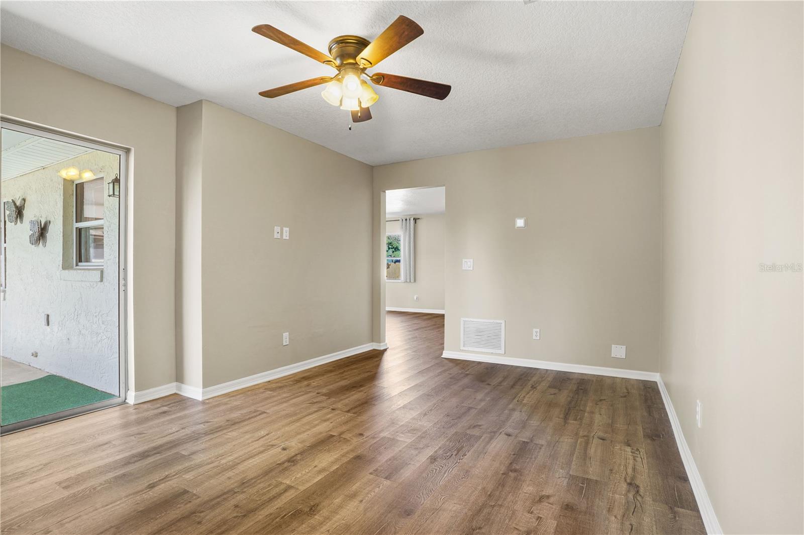 Image 20 of 47 For 4146 Thomassa Court