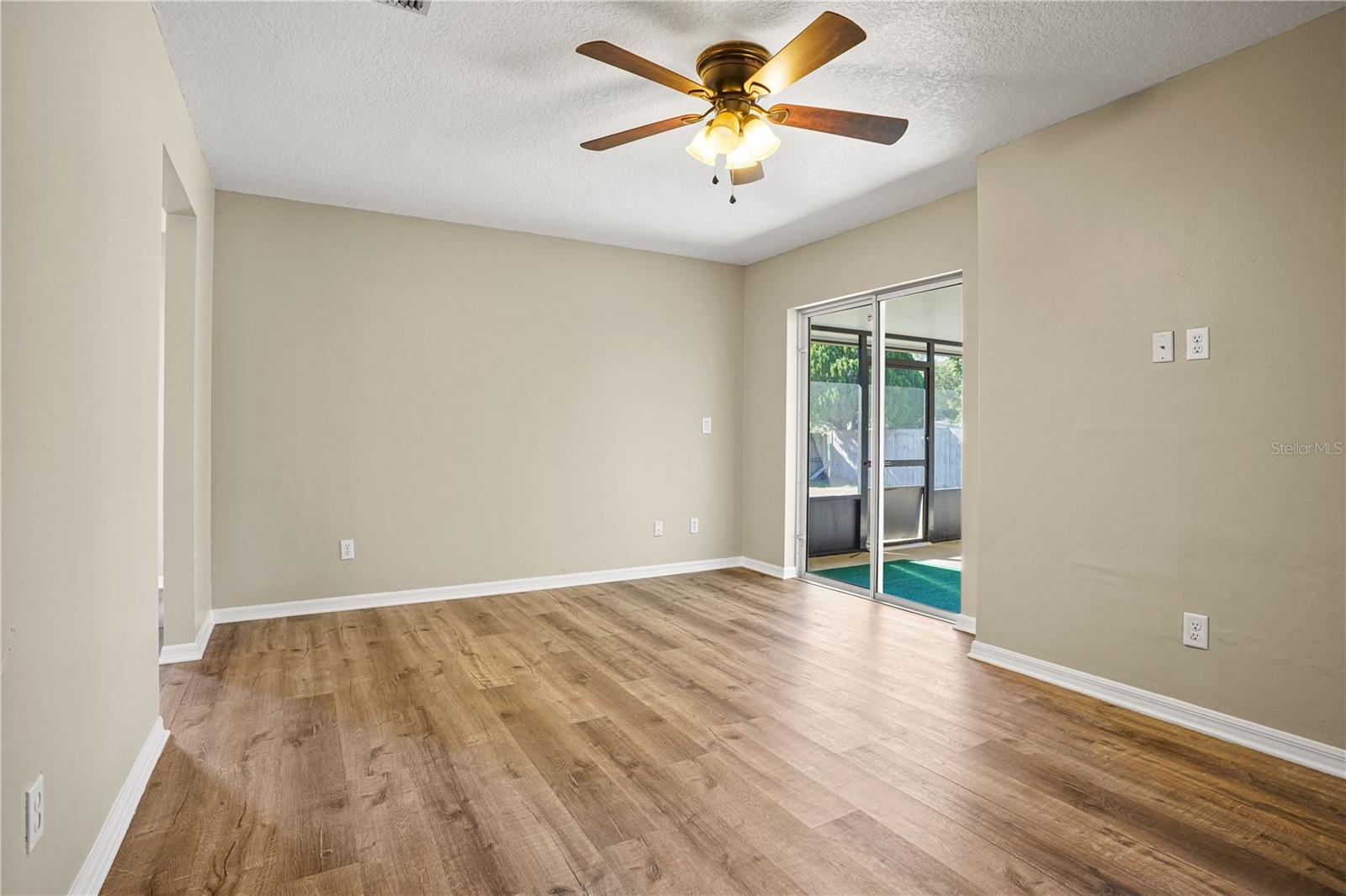 Image 21 of 47 For 4146 Thomassa Court