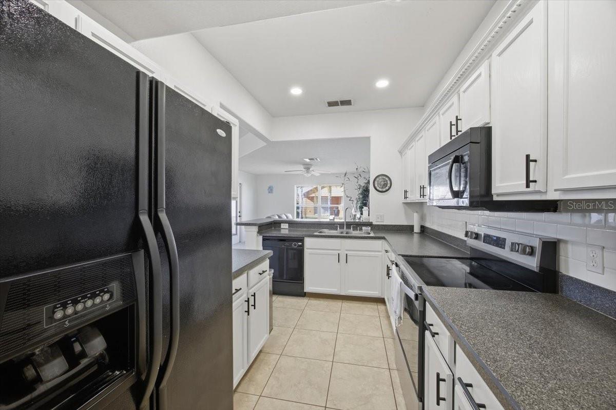 Image 17 of 27 For 1911 Commander Way