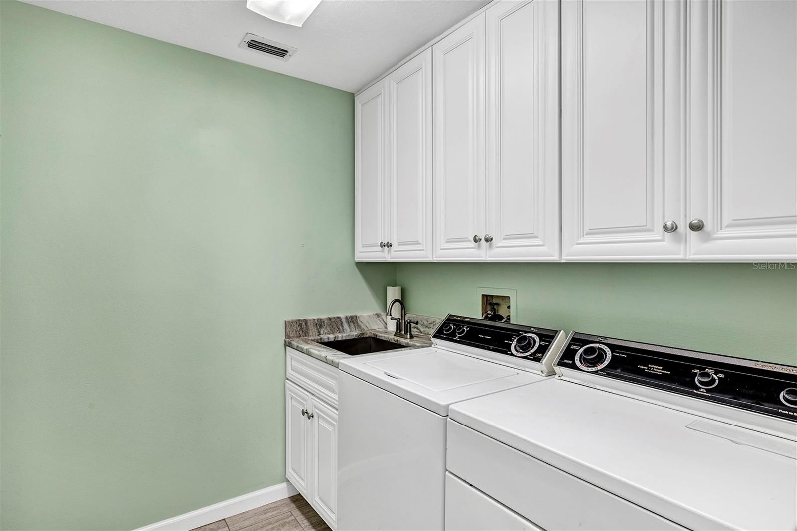 Image 34 of 47 For 4831 Charowen Drive