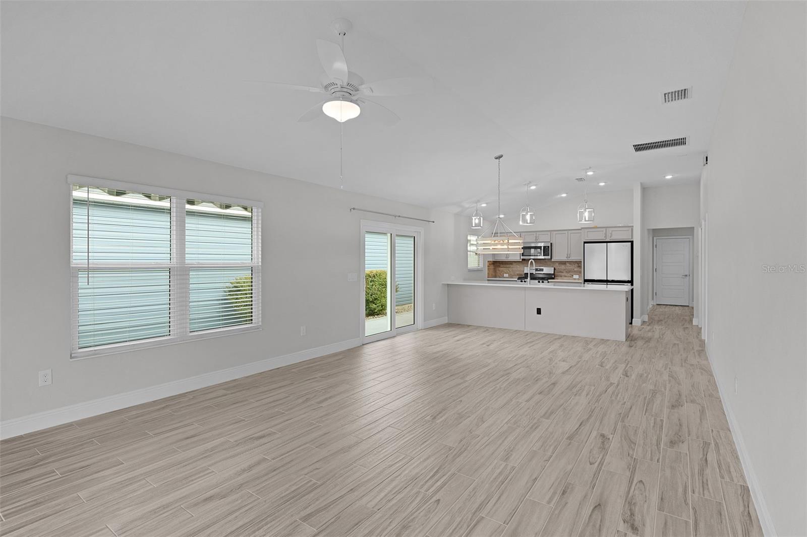 Image 11 of 39 For 6230 Dingman Way