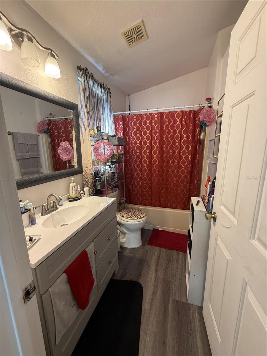 Image 15 of 24 For 300 Heritage Estates Lane