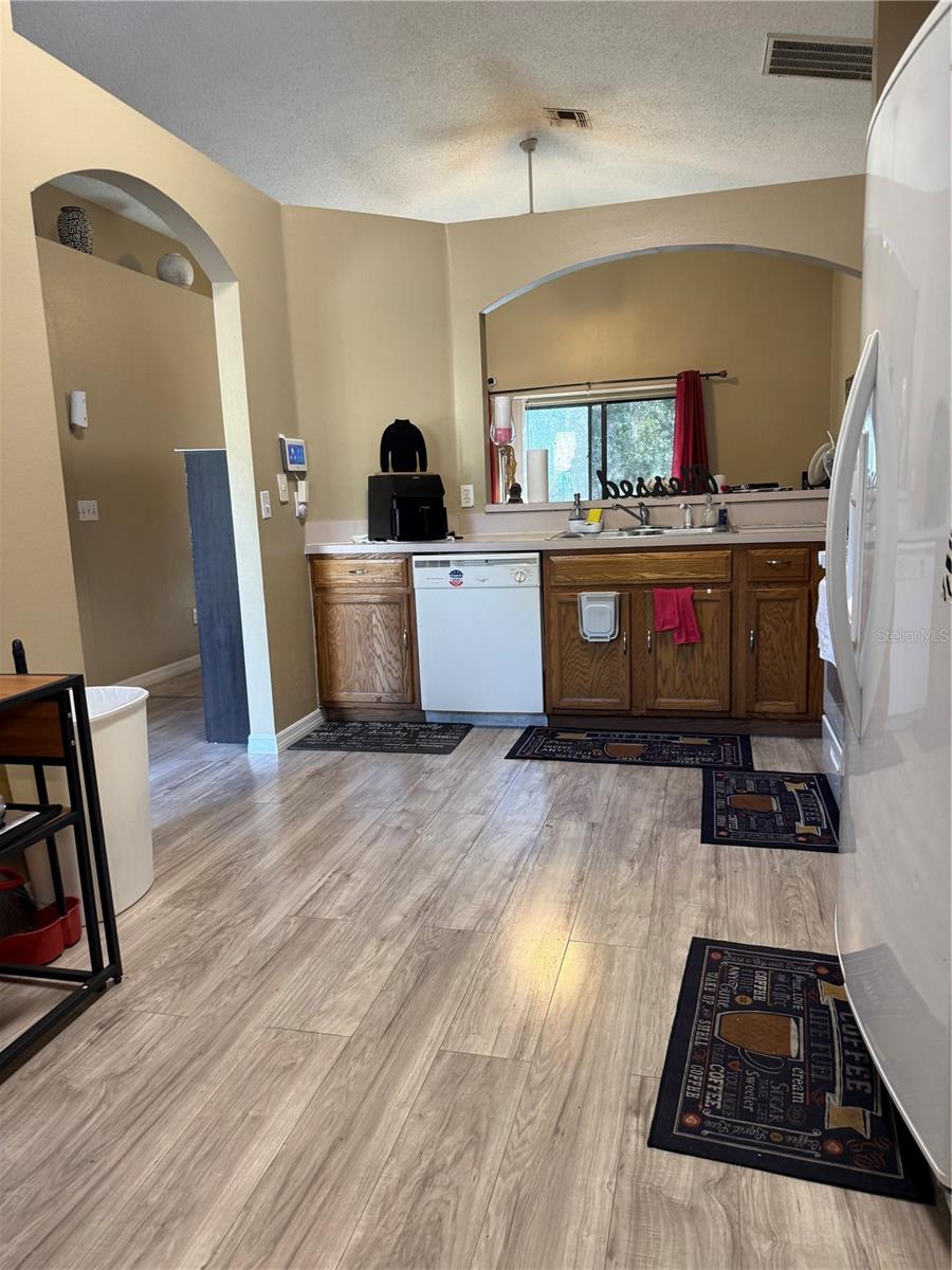 Image 5 of 24 For 300 Heritage Estates Lane