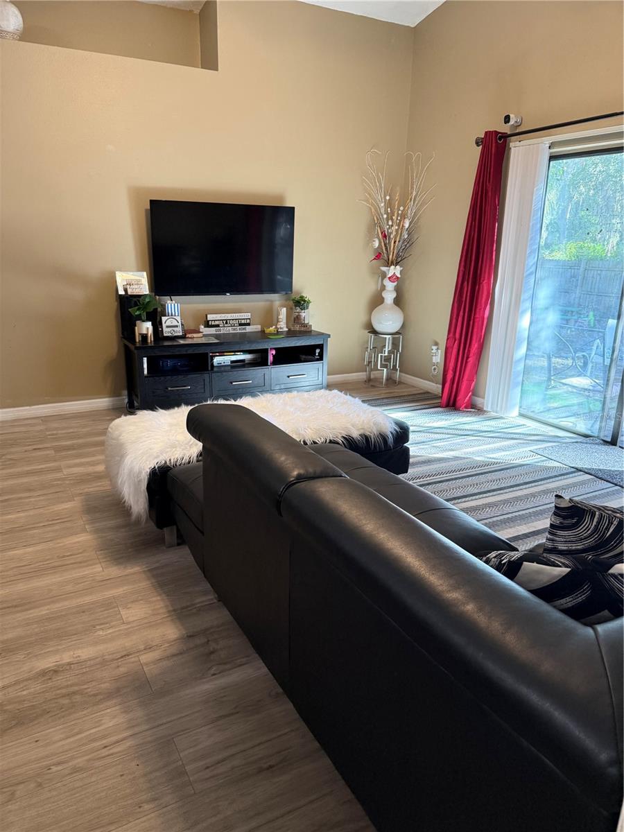 Image 8 of 24 For 300 Heritage Estates Lane