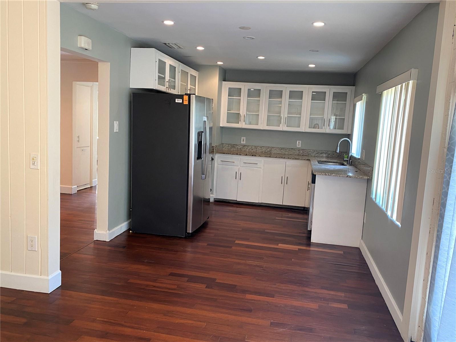 Image 3 of 8 For 19 King Street