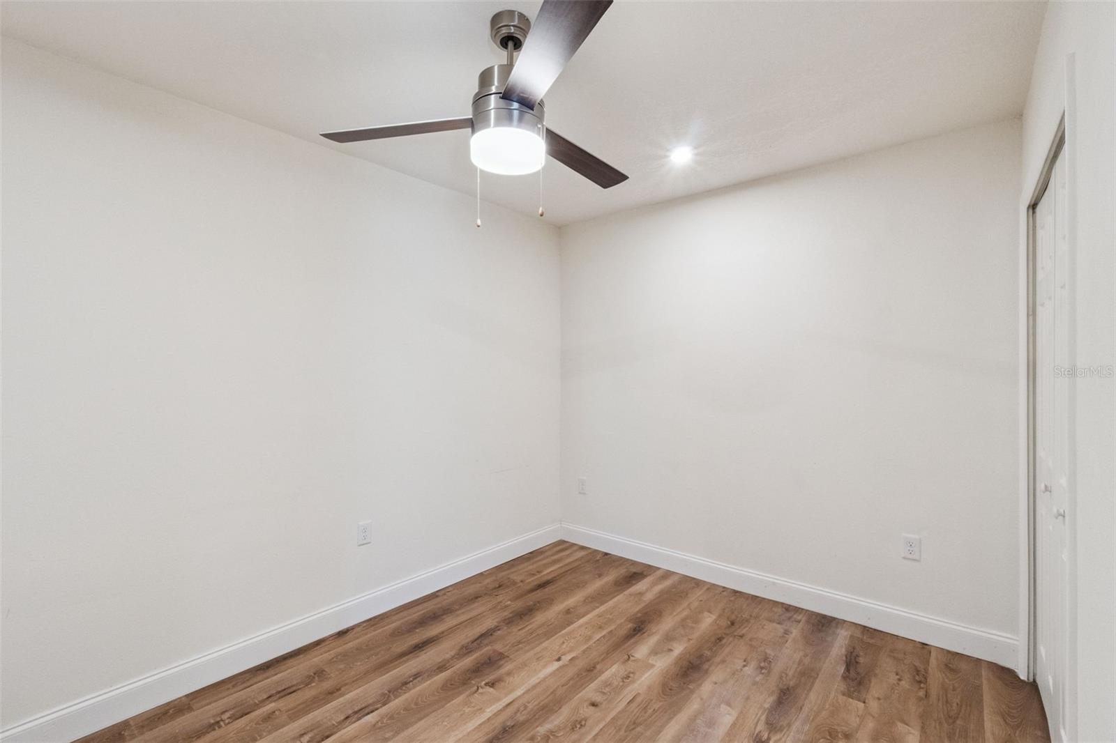 Image 23 of 48 For 5301 Barnett Place