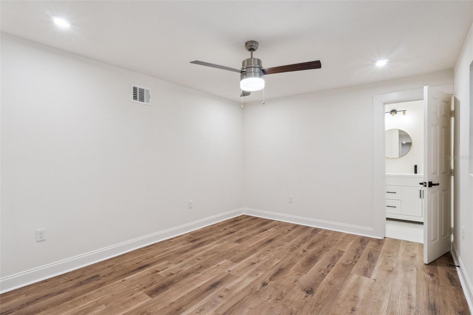 Image 25 of 48 For 5301 Barnett Place