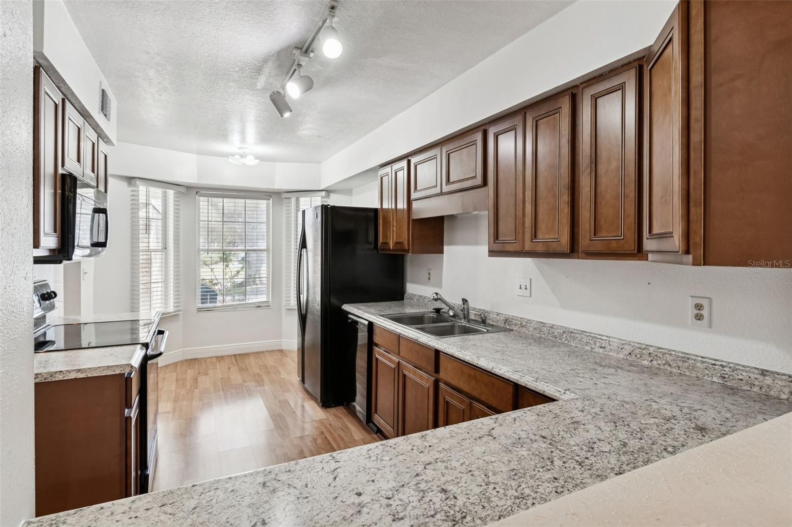 Image 10 of 60 For 2210 Coach House Boulevard 6