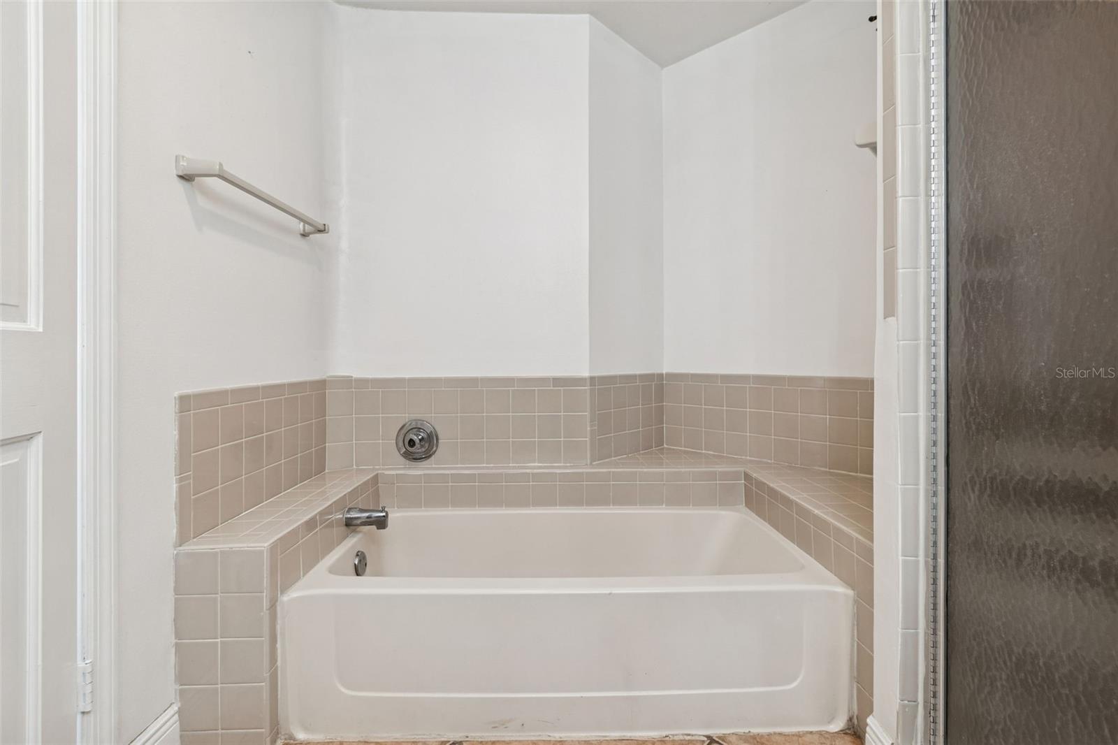 Image 29 of 60 For 2210 Coach House Boulevard 6