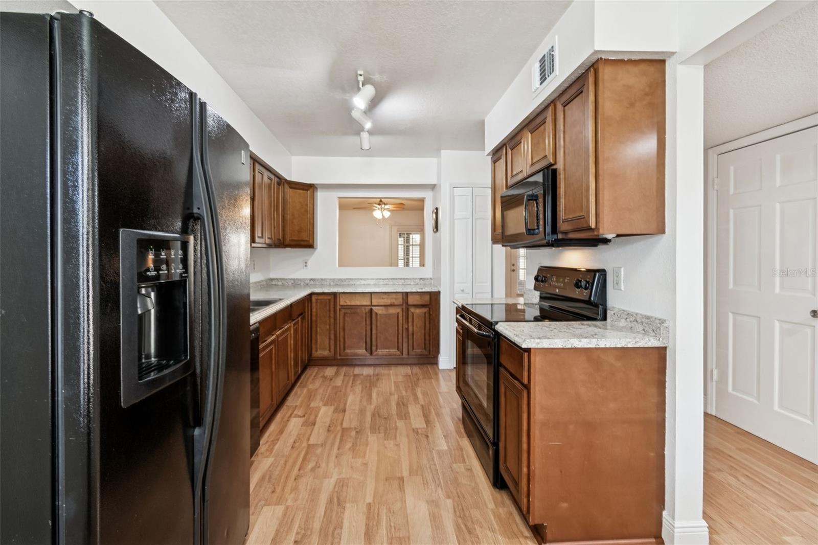 Image 6 of 60 For 2210 Coach House Boulevard 6