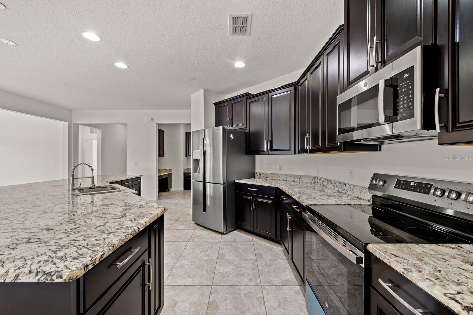 Image 7 of 60 For 4032 Prairie Reserve Boulevard