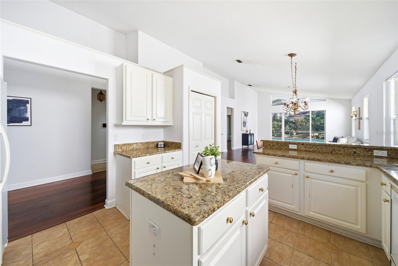 Image 15 of 28 For 715 Powderhorn Circle