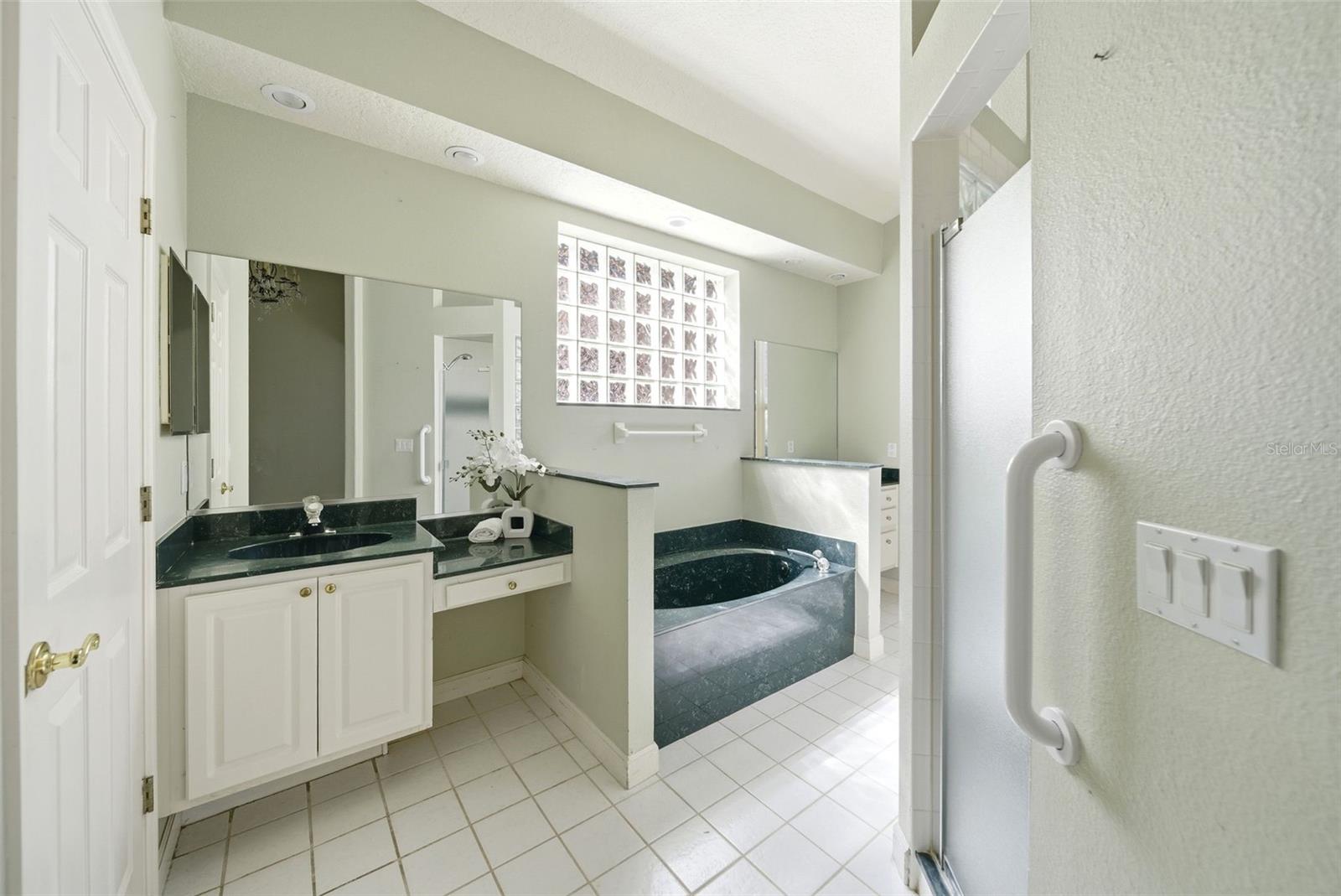 Image 23 of 28 For 715 Powderhorn Circle