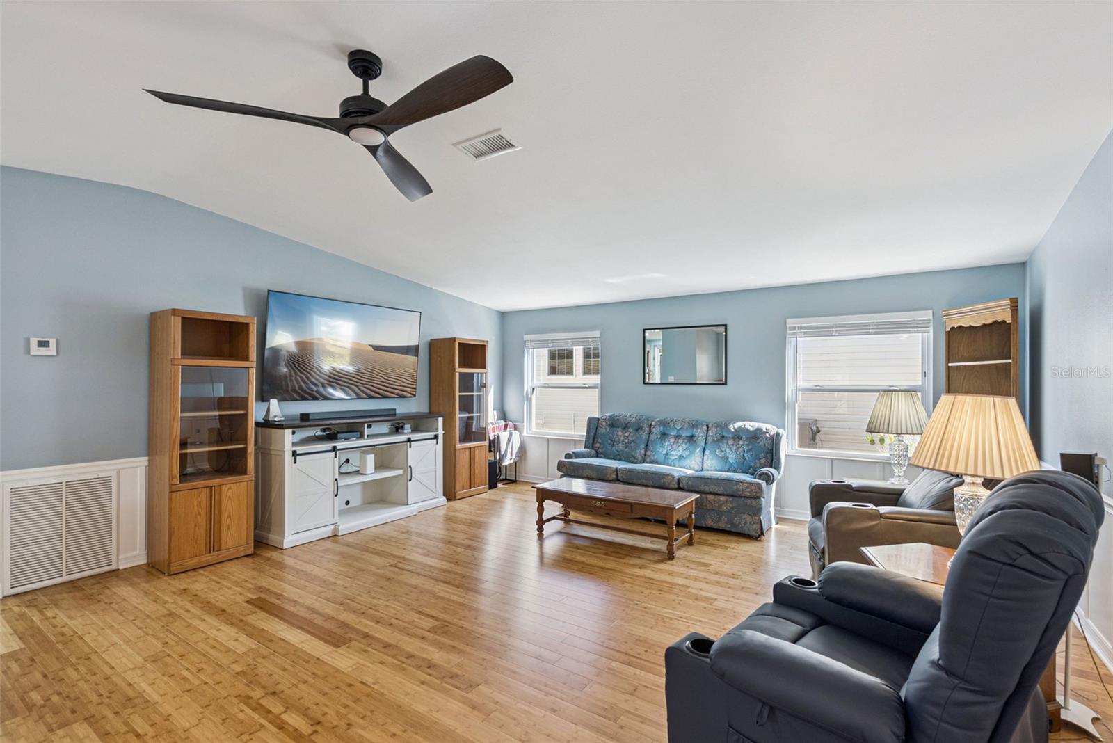 Image 7 of 33 For 11915 Salina Way