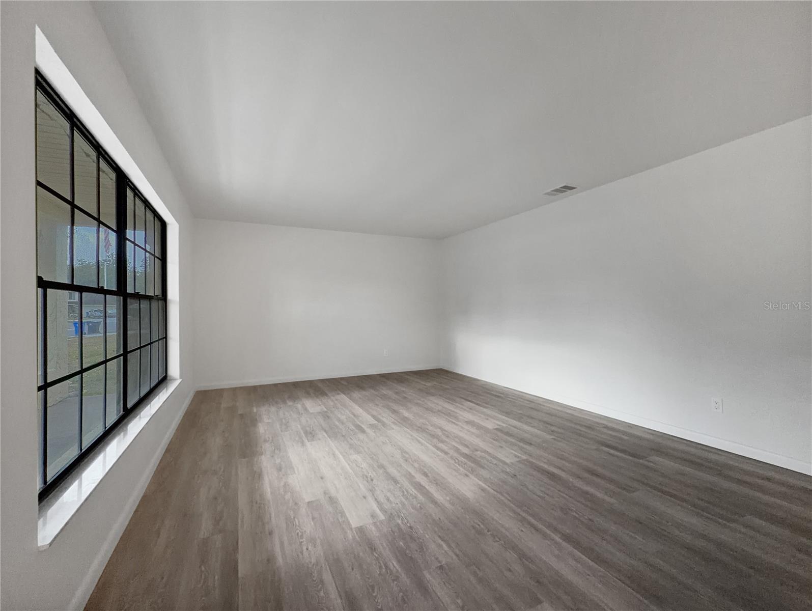 Image 6 of 29 For 3415 Bloomingdale Oaks Drive