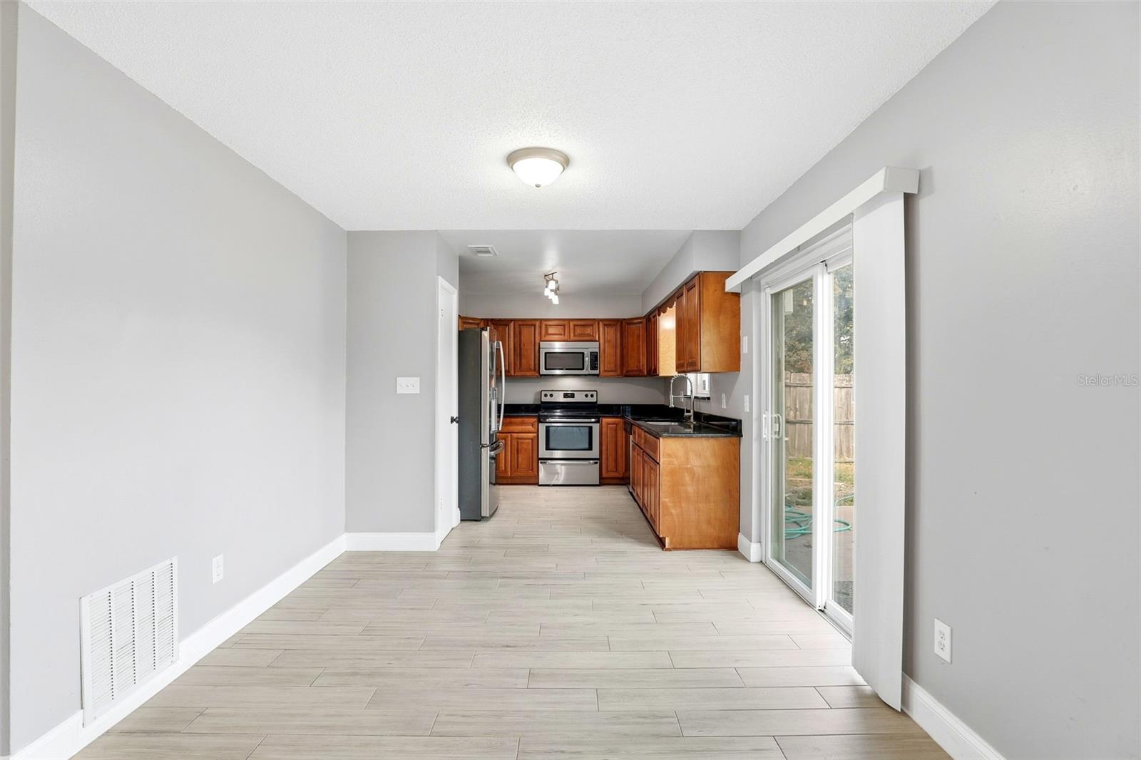 Image 10 of 29 For 2701 Carlisle Avenue