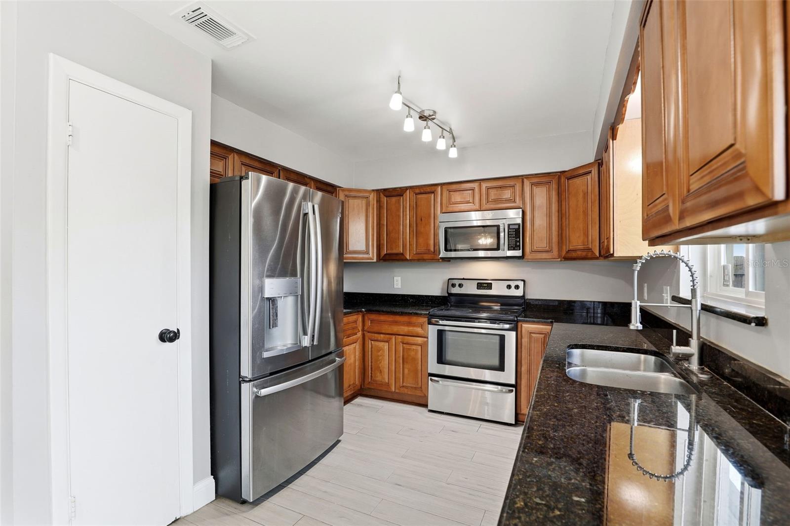 Image 12 of 29 For 2701 Carlisle Avenue