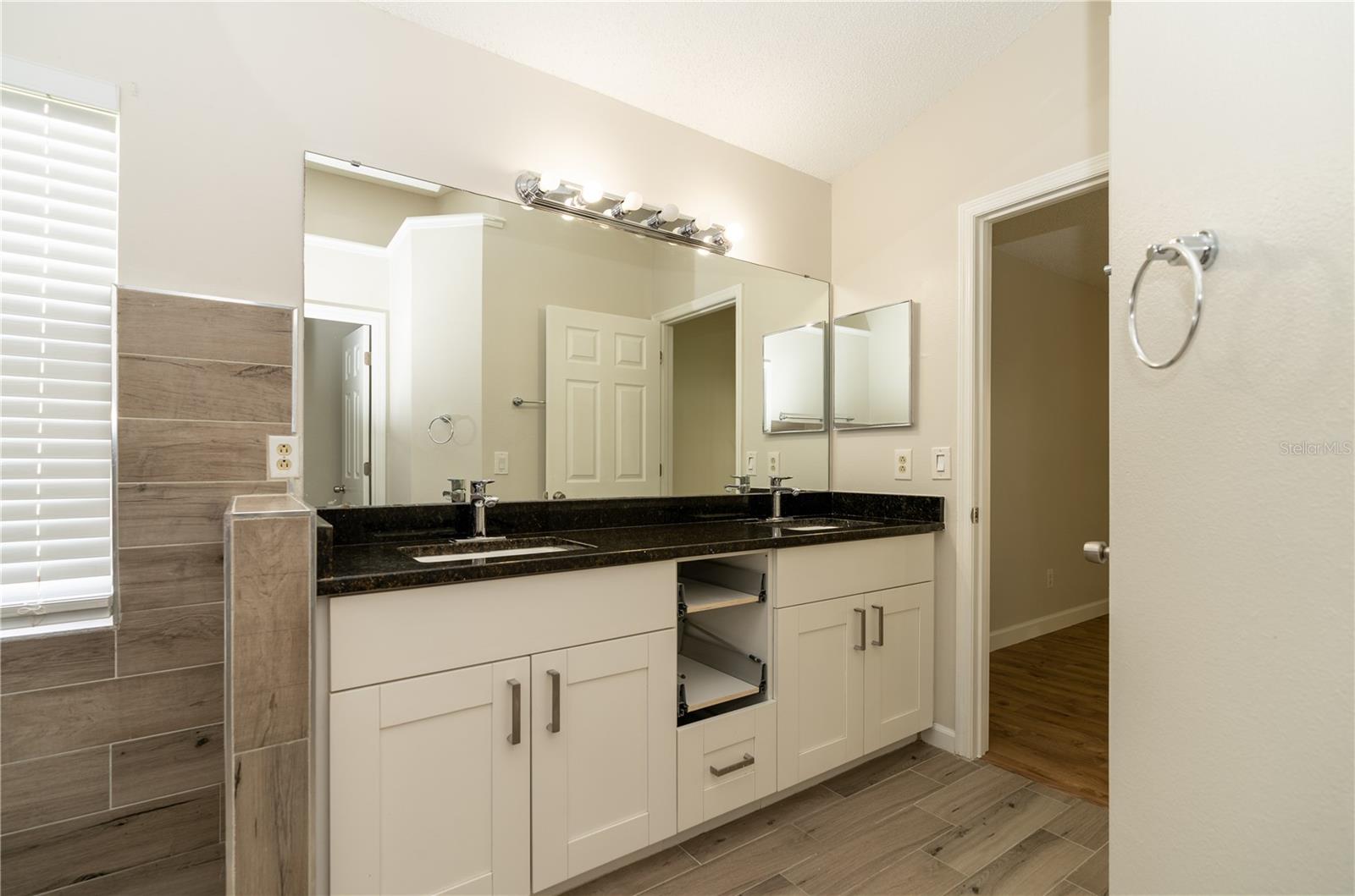 Image 12 of 27 For 11547 Grazeley Court