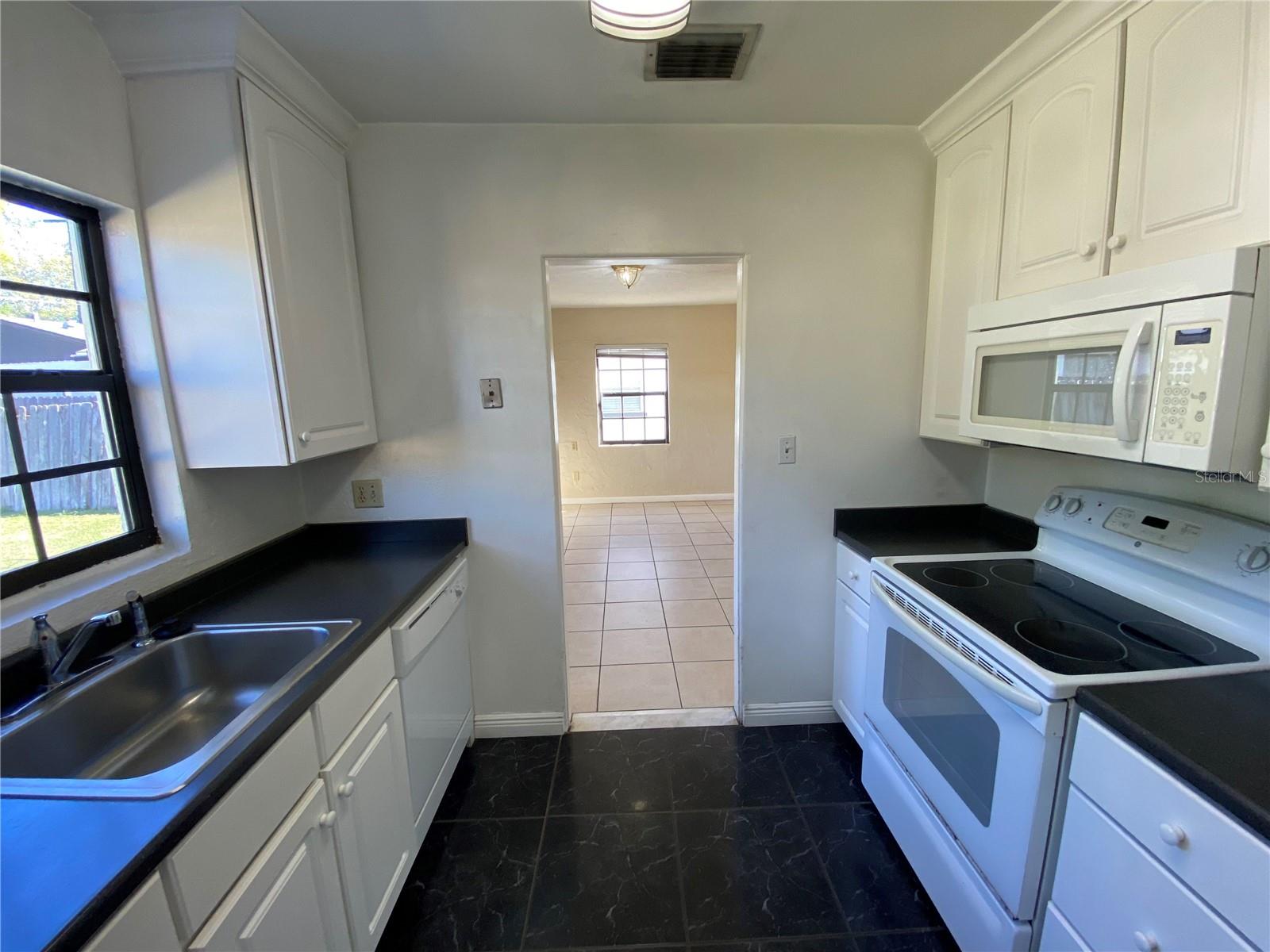 Image 11 of 20 For 419 Westminster Street