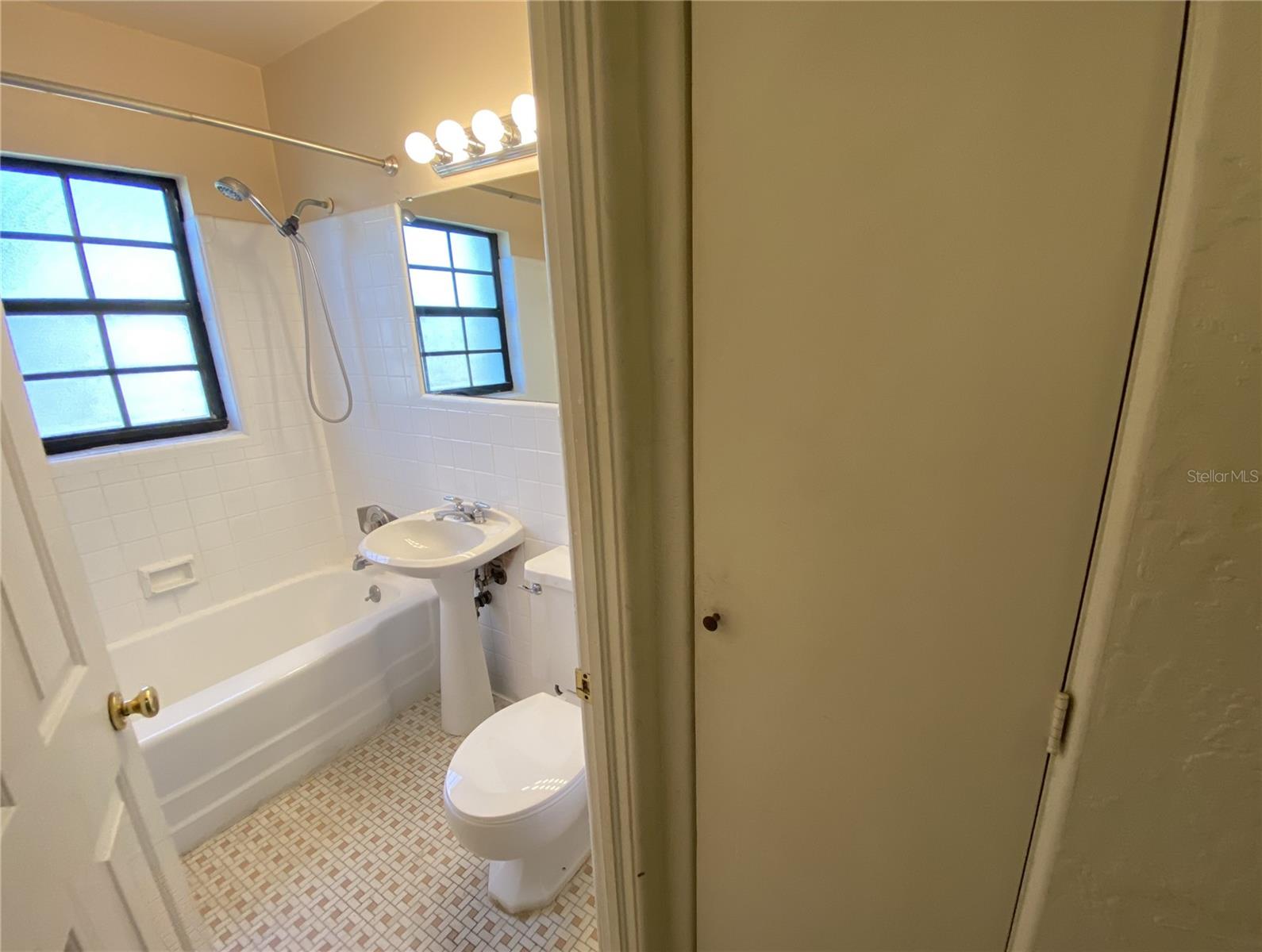 Image 16 of 20 For 419 Westminster Street