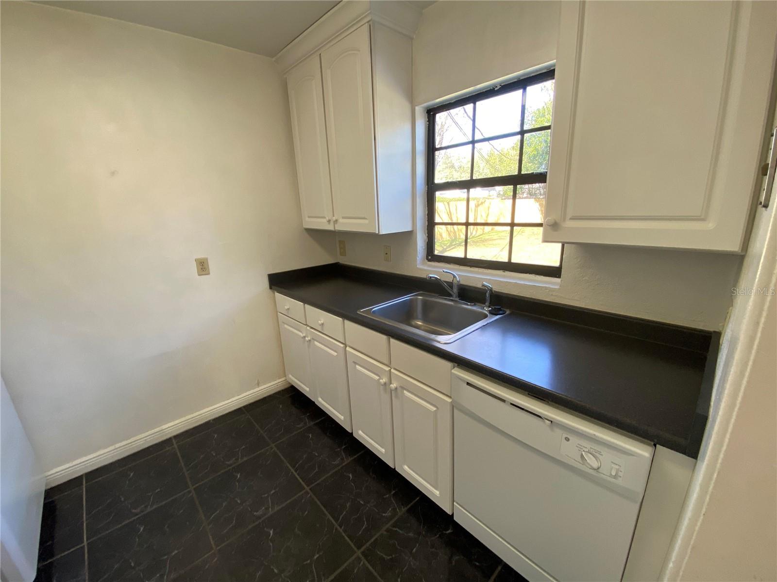 Image 9 of 20 For 419 Westminster Street