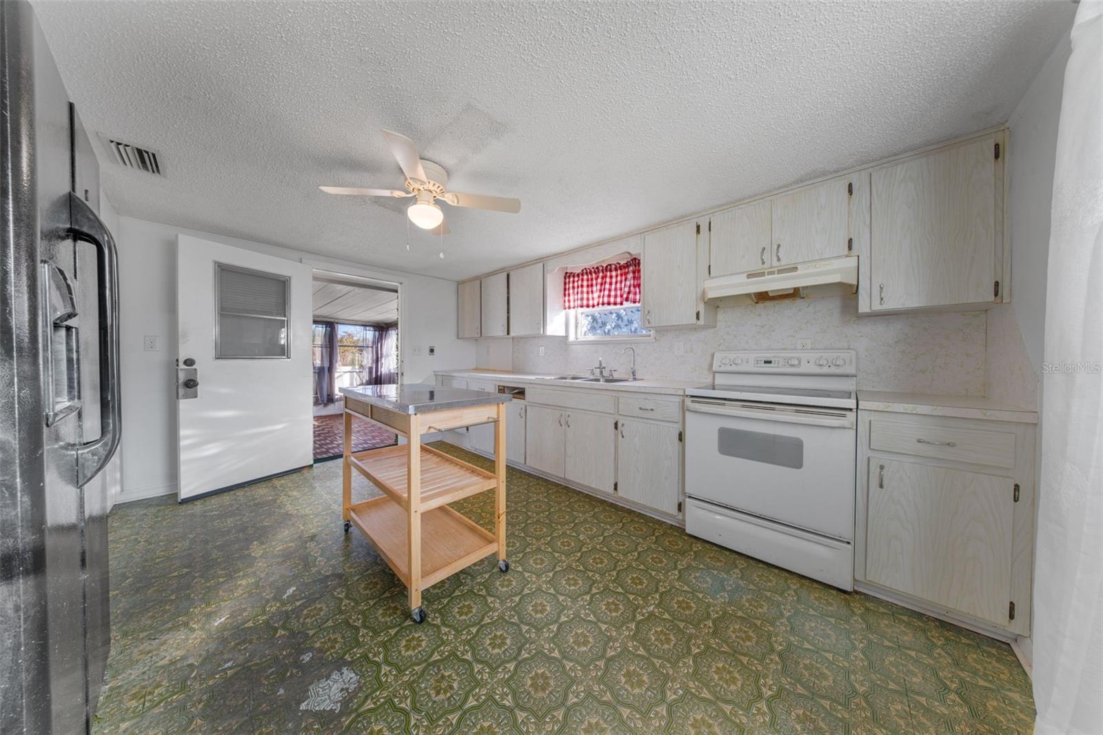 Image 23 of 42 For 421 Pleasant Street