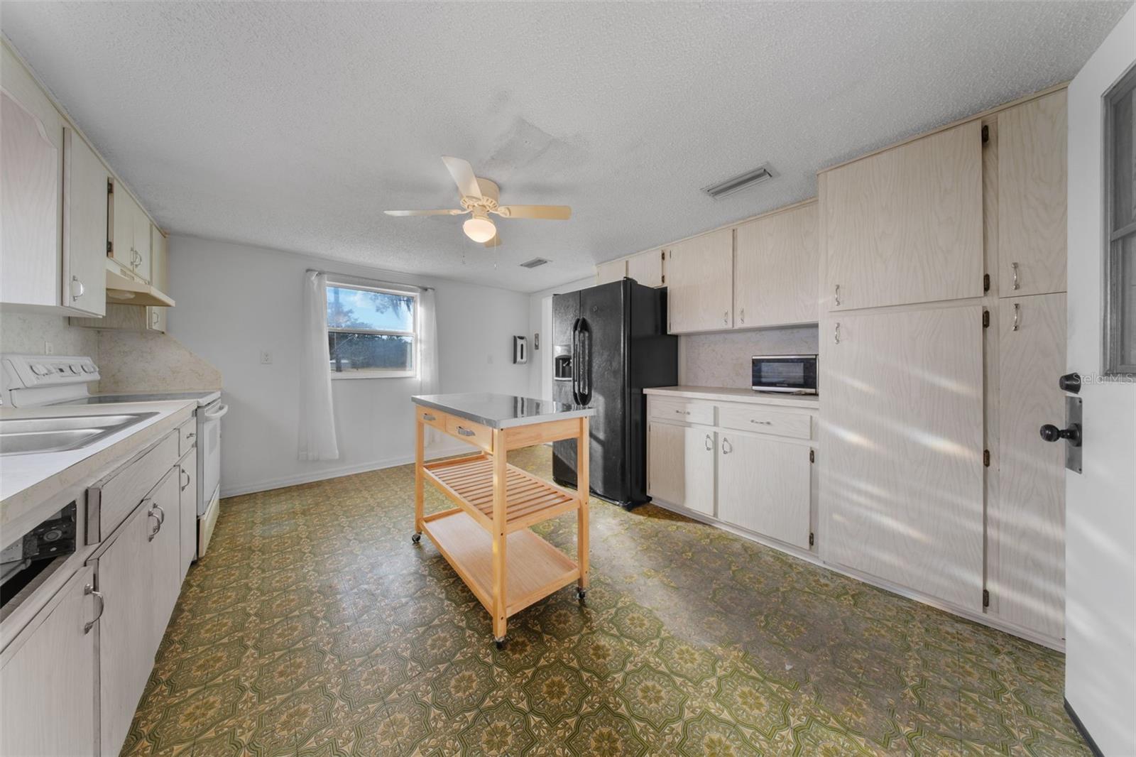 Image 25 of 42 For 421 Pleasant Street