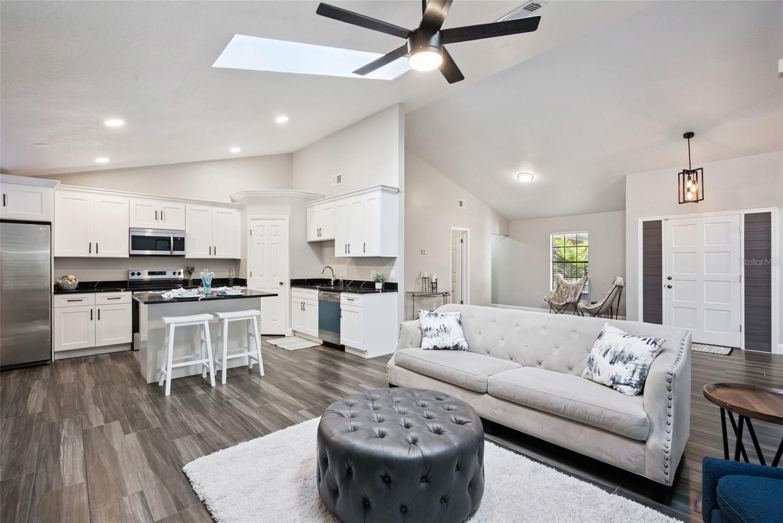 Image 6 of 60 For 1157 Woodland Terrace Trail