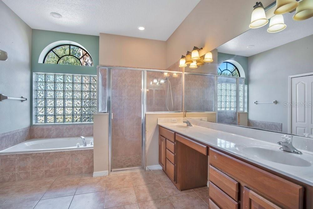 Image 5 of 40 For 1918 Golf Oak Drive